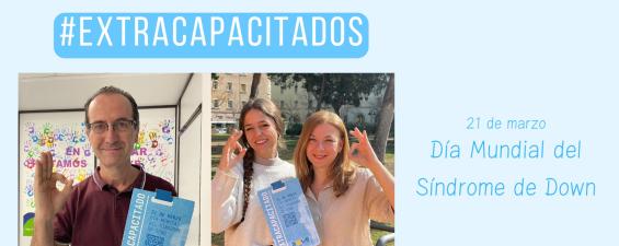 Fernando, Alicia y Natalia de la OUAD posan con el cartel de la campaña #extracapacitados
